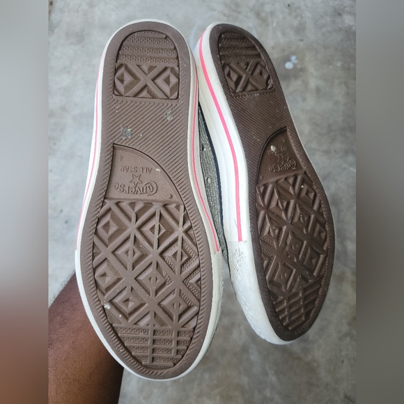 Converse High Top Shoes sz 4 - Picture 4 of 5